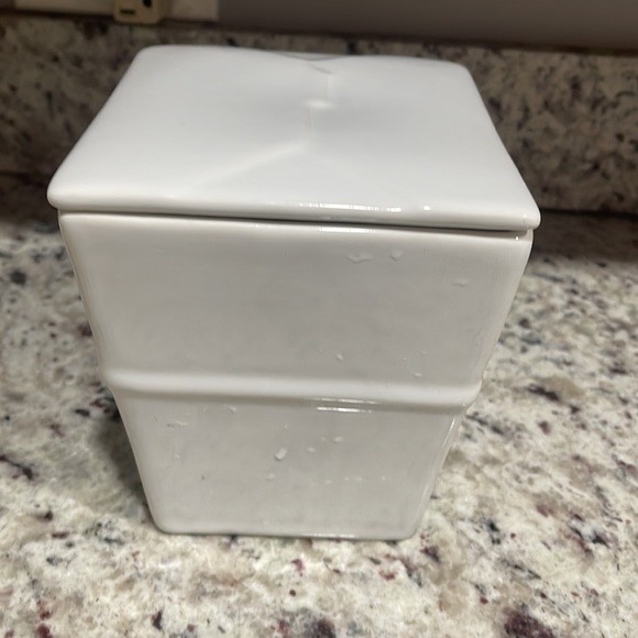 Threshold Chinese White Porcelain Takeout Box 5.5”x5.5” - Picture 6 of 7